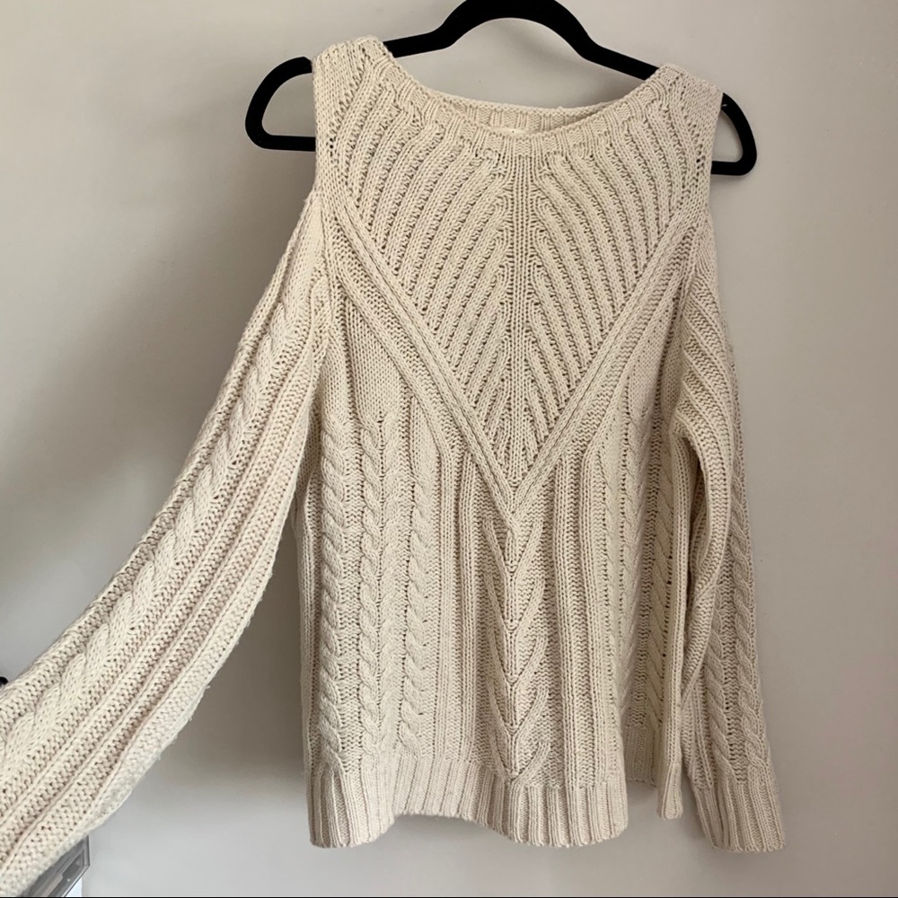 💕 4 for $20 Francesca’s Cold Shoulder Sweater - Picture 3 of 5